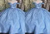 2023 Bling Tulle Bahama Blue Quinceanera Abiti Abito da ballo fuori dalla spalla Fiori 3D Crystal Corset Back Laceup Prom Graduation9635188