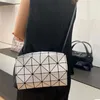 Designer draagtassen voor vrouwen opruiming Sale Crossbody Japanse originele fabriek Nieuwe splicing glanzende diamant kussen roosterzak veelzijdige enkele schoudermatte dames