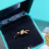 Marka Charm High Version v Gold TFF düğüm yüzüğü fritillaria pürüzsüz tam elmas moda canlı