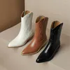 Buty 2024 Jesienna spiczasta palca haftowane zachodnie kowbojskie moda butów żeńskie wysokie obcasy masowe