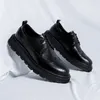 Lässige Schuhe Britisch-Stil Herrenmodisch geschnitzter Brogue Schnüre original Leder Derby Schuh Hochzeitsfeier Plattform Schuhe Zapato Zapato