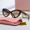 Designer MIUI Lunettes de soleil Overseas Cat Eyes Mens and Womens Street Photos Classic Trend Travel Fashion Lunes