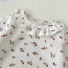 Rompers Autumn New Baby Girl Long Sleeve Bodysuit Toddler Floral Bottoming Clothing Spädbarn Girl Spets Collar Cotton Jumpsuit 0-24m L240402