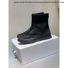 Las zapatillas de fila 2023 NUEVO LA RODA BOTAS DE SELO DE LOS SIGURAS DE SEDIA PARA MIEMBRES Minimalista Comfort versátil Cabeza redonda delgada botas martin de alta calidad de alta calidad