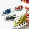 Mini -imitatie helder goud poeder canvas schoenen sleutelring hanger sportschoenen bagage auto hanger creatief cadeau