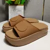 Novos chinelos plataformas de verão sandálias de saltos grossos homens mulheres flora de luxo slides de borracha sola plana de couro slides de moda sapato clássico