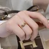 Designer Brand V Gold Knoop Rough Diamond Volledige ring Hoogwaardige Ring T Fijne Semi Gu Ailing hetzelfde met Logo