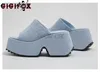 Sandali piattaforma gigi per donne in denim cunei aperti per le punta scarpe esterno interno y slippista casual classico marchio 240323