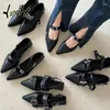 Sıradan Ayakkabı 2024 Yaz Gelgit Moda Kadın Sığ Düz Gotik Tarz Siyah Kuşak Toka Tasarımı Saçlı Perçin Single