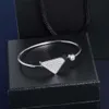 2024 TT Diamond Gold Sier Bracelet Bracelet Womens Alloy Triangle pas de bracelet en acier inoxydable mince Bijoux de mariage pour les dames new kk