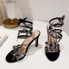 فستان أحذية Liyke 2024 جديدة للفراشة الكريستال المفتوحة Toen Toen Thin High Highly High Fashion Rhinestone Snake Snail Clailed Strap Sandals Women Summer Shoe H240403Kcpx