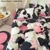 Beddengoeds sets ins roze aardbei set cartoon beer dekbedoverdekplaat twin full size boy girls bed linnen zacht polyester huistextiel