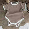 Rompers New Summer Baby Boy Boy fille garçon garçon tricot noir pyjamas Jumpsuit Coton Vêtements côtelés Tricots Stretch Newboron ROMPERS PLAYSU L240402