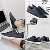 Scarpe casual 2024 Calzature per uomini estivi primaverili Cool Young Man Street Black White Flat Flat Mens Sorte comodo ka4239