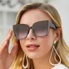 Óculos de sol Óculos de sol com os olhos de gato extras para mulheres na marca de luxo 2023 Moda de luxo Moda grande óculos de sol quadrados para homens Retro Trendy Cat Eye Glassesl240403