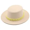 Шляпа шляпы широких краев Женщины шерсть чувствовали белые федоры для свадебной вечеринки церковь свиная пирог с федорой шляпа гибкие дерби