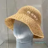 Lente/zomer designer bucket hoed handgemaakte geweven stro hoed reizen vrije tijd ademende brief geborduurde strand brede rand hoeden