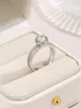 Pierścienie klastra 2024 Korean Six Claw Micro Diamond Zestaw Modna wszechstronna elegancka temperament Moissanite Finger Pierścień Senior Design