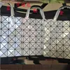 Designerväskor för kvinnors clearance -försäljning med användning Factory Limited Juni of Grid Fritillaria Bag Original Glossy Color Change Single Shoulder Diamond Handheld Tote