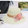 Wide Brim Hats Fashion Femmes Summer Sun's Sun Hat Bucket Beaut Beige Bowknot Fleurs Ruban Plat Top Paille Caps de plage Panama Cadeau