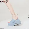 Sandali piattaforma gigi per donne in denim cunei aperti per le punta scarpe esterno interno y slippista casual classico marchio 240323