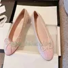 Damas Chanells Diseñador Mocasfas Dirección de mujer Ladilla Tacón bajo calzado informal Moda Luxury suave rosa Blanca Blanca Beige Bodería Tamaño 35-42