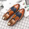 Klädskor formella brogue män bröllop lyx coiffeur mode oxford mens läder skor chaussures häll homme