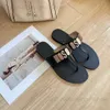 Kapcie moda mo Schino Slipper Flip Flip Flip Sandal Woman Meth Metal Designer Buty Casual Buty Najwyższej jakości muły czarne białe slajd letnie suwaki z płaskim obcasem dowcip