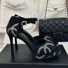 Water Diamond Sandals Luxury Designer Женская толстая единственная каблука Формальная обувь Классическая мода Open Toe Щелка высокие каблуки высотой 10,5 см. Женские сандалии с коробкой 35-42