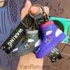 Dessin animé authentique créativité Graffiti Shoes Keychain Mens Backpack Pendant Car Keychain Small Cadeau