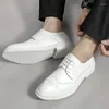 Chaussures décontractées en cuir blanc oxford pour hommes printemps pointu à lacets à lacets brillant épais semestrer le mariage