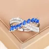 Anneaux de mariage Huitan magnifique mode croix bague bleu vif / blanc zircone doigt accessoires pour femmes luxe à la mode fête bijoux dame