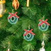 Fleurs décoratives 24 PCS Couronnes rouges Porte d'entrée Christmas Ornement suspendu Sisal Tree Miniature Paysage Décoration Silk Garland Green