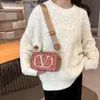 Designer de bolsas de ombro 5A Marca de tendência clássica Luz de luxo e alto valor estético vendendo câmera elegante de câmera de ombro único crossbody comércio exterior da moda