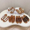 Femmes Tippi Slide Clea Triomphe Gladiator Sandale Chunky Triomphe Mule Mule Valfskine en cuir Shearling Femmes Designer Slippers Summer Luxury Chaussures Taille 35-42