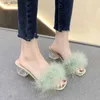 Chaussures habillées Sandales Mule Femme Summer Surse de mode extérieur carré talons hauts Bureau plumes Classic Fur chaussures H240403d5yx