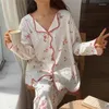 Home Clothing 2024 Spring Pyjama's vrouwen lange mouw blouse broek 2 pc's dragen zoete pyjamasets voor print Koreaanse mode meisjes