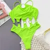 Dames badmode 2024 sexy neon grn one stuk zwempak vrouwen backless holle hol -out zwemkleding monokini metalen ring zwembaden strand dragen zwempakken y240402