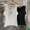 Luxus-Designer-Kleidung für Damen, Frühling und Sommer, Dreiecksetikett, schlanke Stretch-Weste, Neckholder, lässig, Sport, kurzer Abschnitt, ärmellose Oberteile, innere Weste, ärmellos, schlankmachend