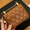 Vintage kapitone kahverengi klasik crossbody çanta tasarımcısı elmas desen lüks omuz kadın moda orijinal mini deri altın zincir kapağı el çantası