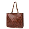 Bolso 2024 bolsos de hombro de moda para mujer exquisitos bolsos de compras Vintage de cuero PU diseño de serpiente bolsos de mano simples para mujer