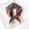 Écharpe 100% Silk Bandana Women Square Scharpes Wrap Kerchief Mulberry Spring Fashion Luxury High Quality Bandband Hijab Châles 240325