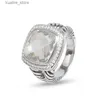 Pierścienie klastrowe Yysunny klasyczny pierścień skrętu dla kobiet Inkrustowany biały kryształowy kolor cyrkon moda Hip Hop biżuterii