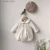 Rompers 4317B Baby Bodysuit 2023 Spring New Linen Double-breasted Boys One Piece Clothes College Wind Girls Climbing Clothes L240402