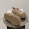 Buty 2022 Autumn Nowe grube muffinowe dolne Miękkie lekkie oddychające buty zwyczajne dla kobiet buty dla kobiet trampki