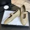 Femmes de robe de chaussures Mary Jane avec sangle de balle de ballet de bouleille de chaussures de chaussures matelasse