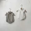 Rompers 2024 Ny sommarflicka ärmlös bodysuit solid nyfödd spädbarn vintage jumpsuit småbarn flicka bomull prinsessa kläder 0-24m l240402