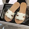 Luxurys Womens Slippers Men Flip Flops Sandles Designer Leather Sandal Slip-On Travel Beach Rubberフラットヒールシューズ屋外靴