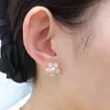 Pendientes de tuerca ZHBORUINI 14K chapado en oro perla Natural 925 aguja de oreja de plata flor encantadora para mujer regalo de joyería