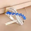 Fedi nuziali Huitan Splendido anello a forma di croce alla moda Blu brillante/Bianco con zirconi Accessori per dita per le donne Gioielli da festa di lusso alla moda Lady